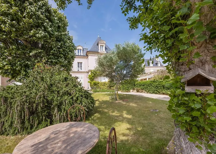 Les Hirondelles - Avec Jardin Front De *